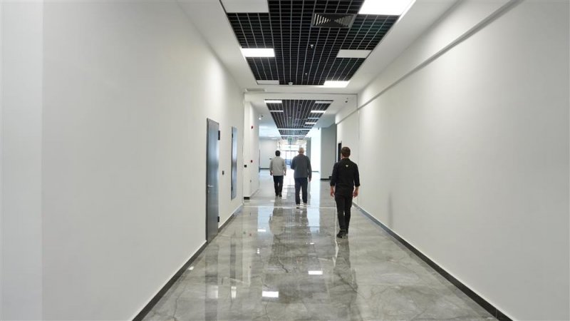 Alanya belediyesi yeni binasında hizmete başladı