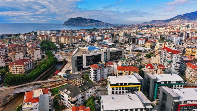 Alanya belediyesi yeni binasında hizmete başladı
