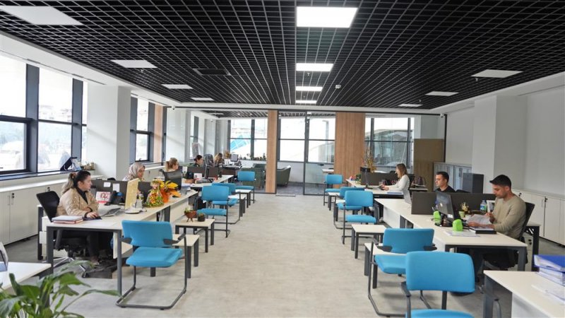 Alanya belediyesi yeni binasında hizmete başladı