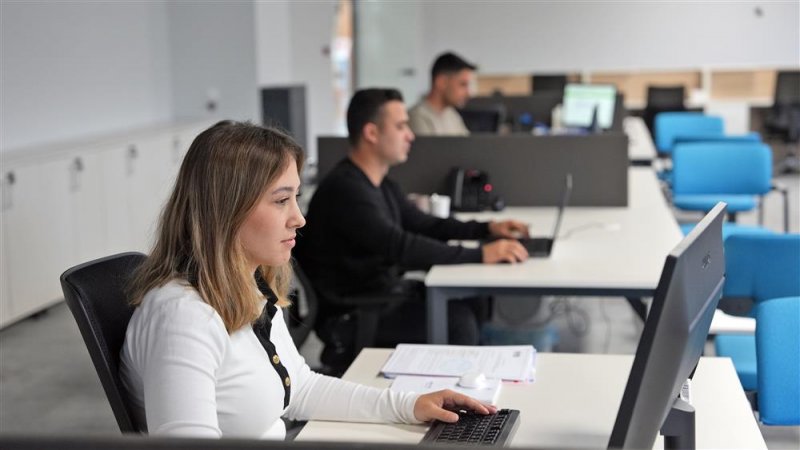 Alanya belediyesi yeni binasında hizmete başladı