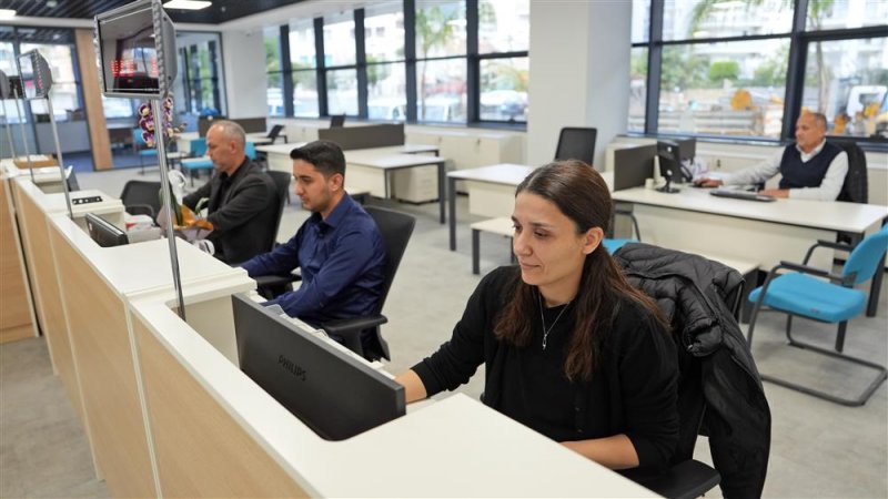 Alanya belediyesi yeni binasında hizmete başladı