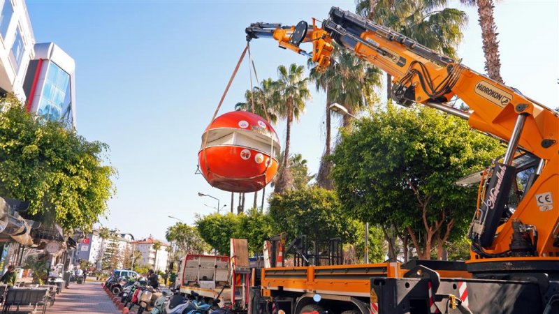 Alanya'da kaçak portakal büfeler kaldırılıyor
