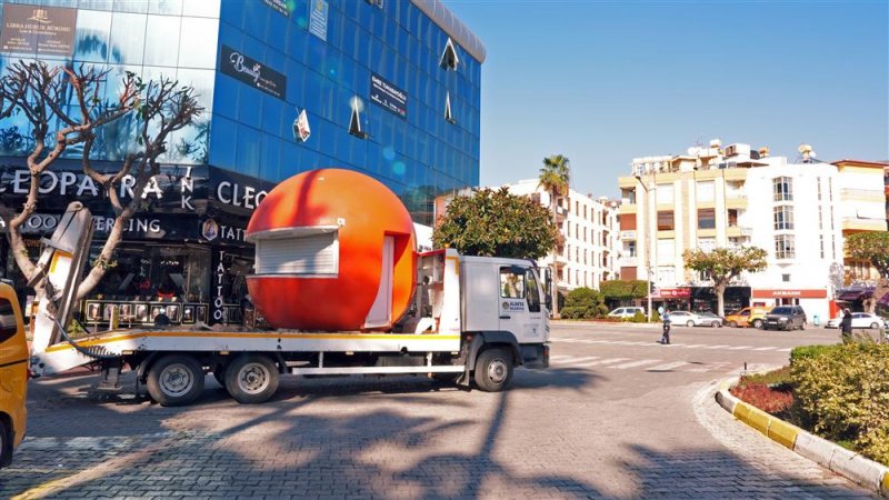 Alanya'da kaçak portakal büfeler kaldırılıyor
