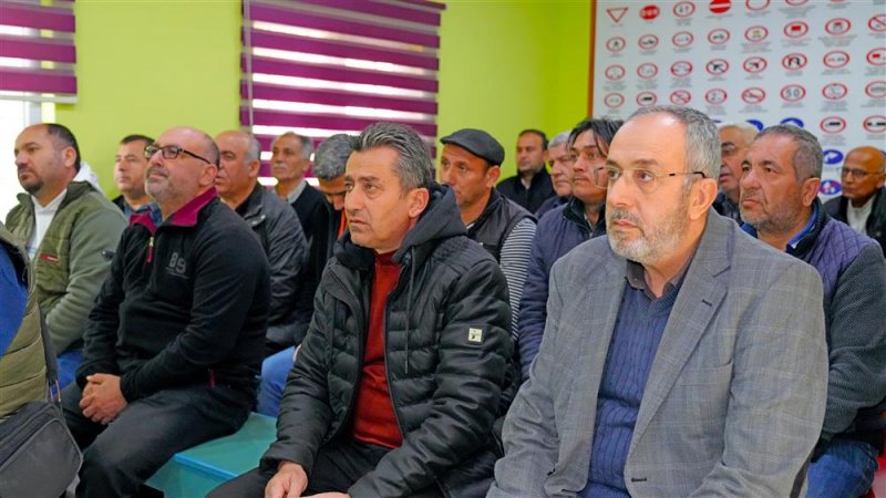 Alanya’daki halk otobüsü sürücülerine eğitim verildi