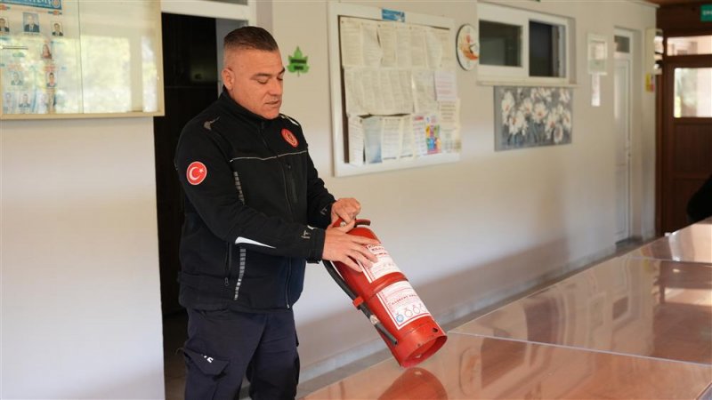 Arazöz sürücülerine yangın eğitimi verildi