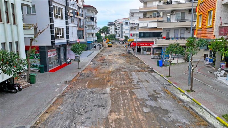 Başkan özçelik asfalt çalışmalarını yerinde inceledi