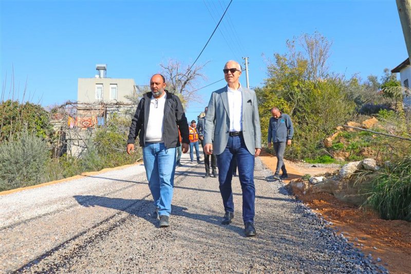 Başkan özçelik peyzaj çalışmalarını denetledi, asfalt müjdesi verdi