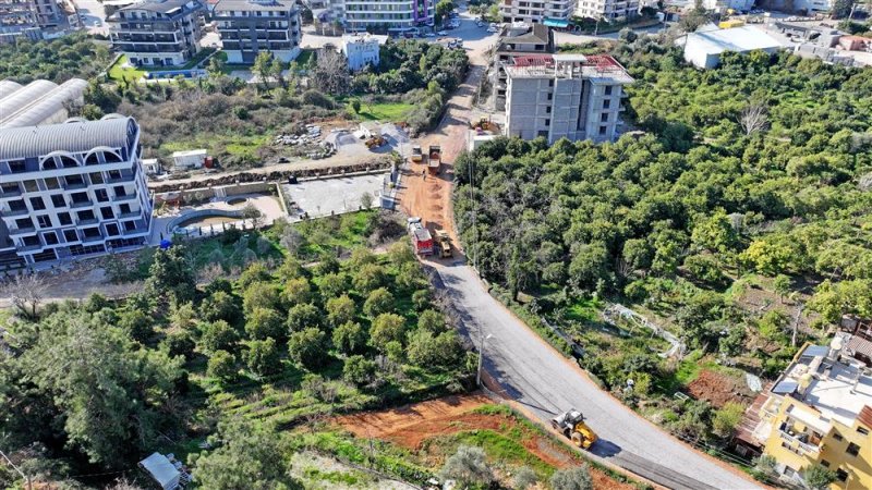 Başkan özçelik peyzaj çalışmalarını denetledi, asfalt müjdesi verdi