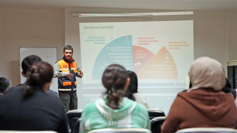 Engelsiz yaşam merkezi’nde deprem hazırlık semineri düzenlendi