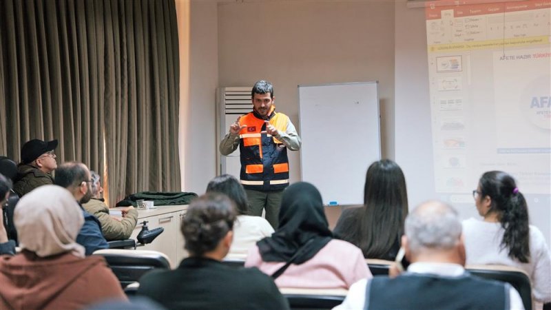 Engelsiz yaşam merkezi’nde deprem hazırlık semineri düzenlendi