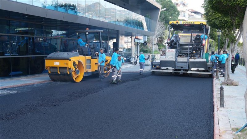 İskele caddesi asfaltla buluştu