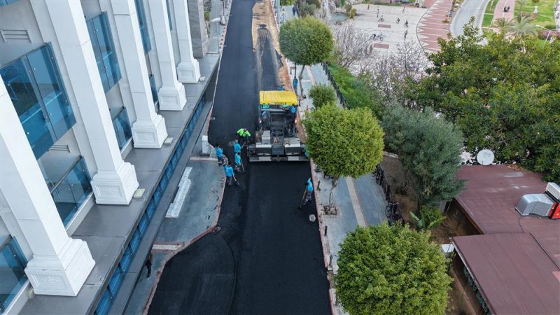 İskele caddesi asfaltla buluştu