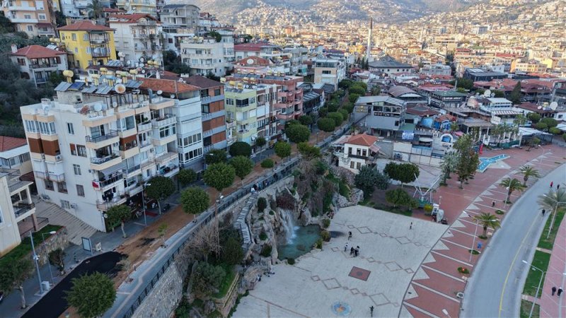 İskele caddesi asfaltla buluştu