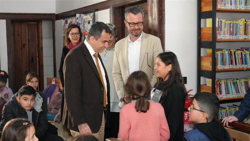 Alanya belediyesi çocuk korosu'nun ilk ders heyecanı