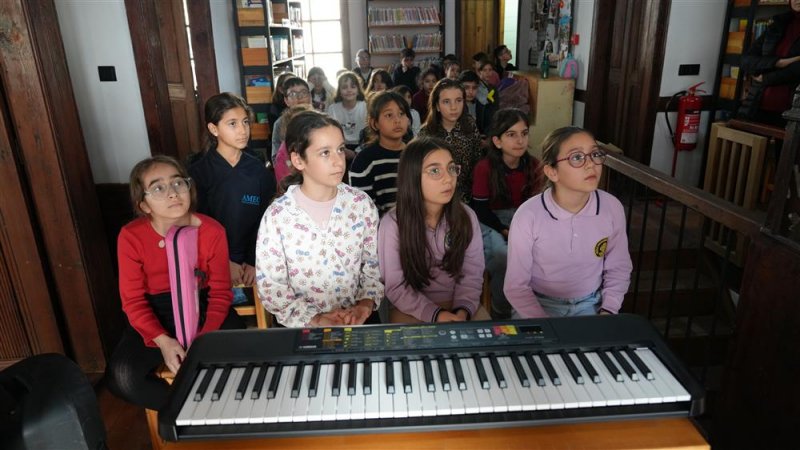 Alanya belediyesi çocuk korosu'nun ilk ders heyecanı