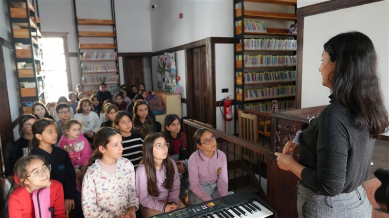 Alanya belediyesi çocuk korosu'nun ilk ders heyecanı