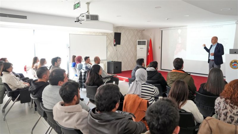 Alanya belediyesi etüt öğretmenlerine öğrenci motivasyonu semineri