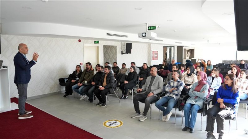 Alanya belediyesi etüt öğretmenlerine öğrenci motivasyonu semineri