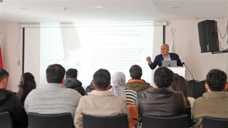 Alanya belediyesi etüt öğretmenlerine öğrenci motivasyonu semineri