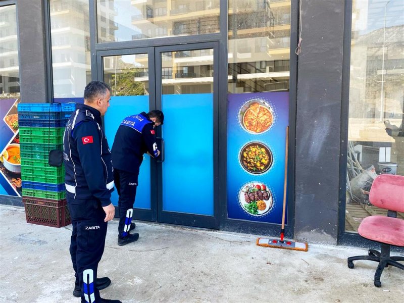 Alanya belediyesi halk sağlığını tehlikeye atan ruhsatsız işletmeyi mühürledi