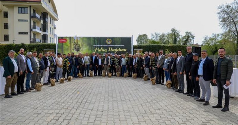 Alanya belediyesi’nden çiftçilere keçi boynuzu fidanı desteği