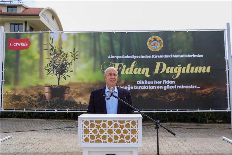 Alanya belediyesi’nden çiftçilere keçi boynuzu fidanı desteği