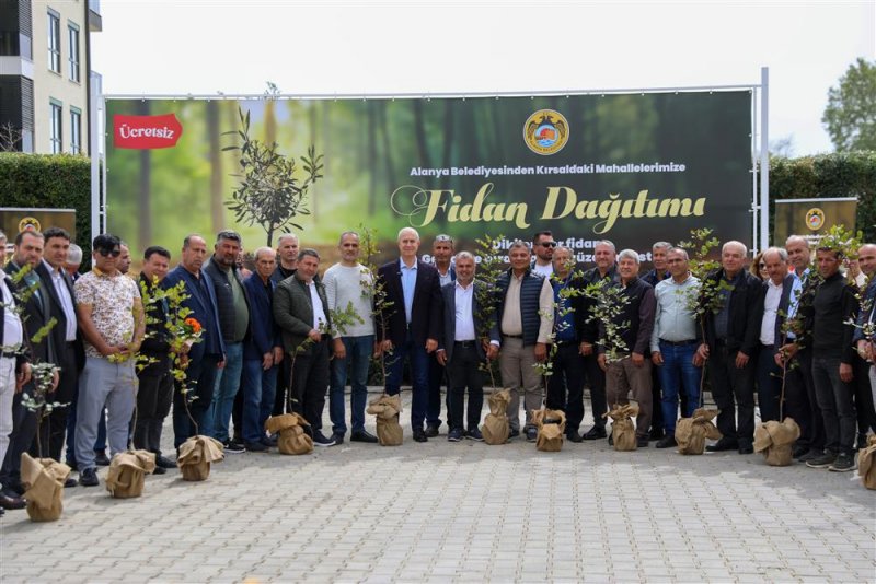 Alanya belediyesi’nden çiftçilere keçi boynuzu fidanı desteği