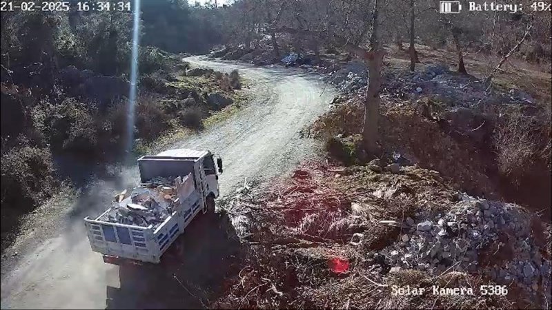 Alanya belediyesi'nden kaçak moloz ve hafriyat dökümüne fotokapanlı takip