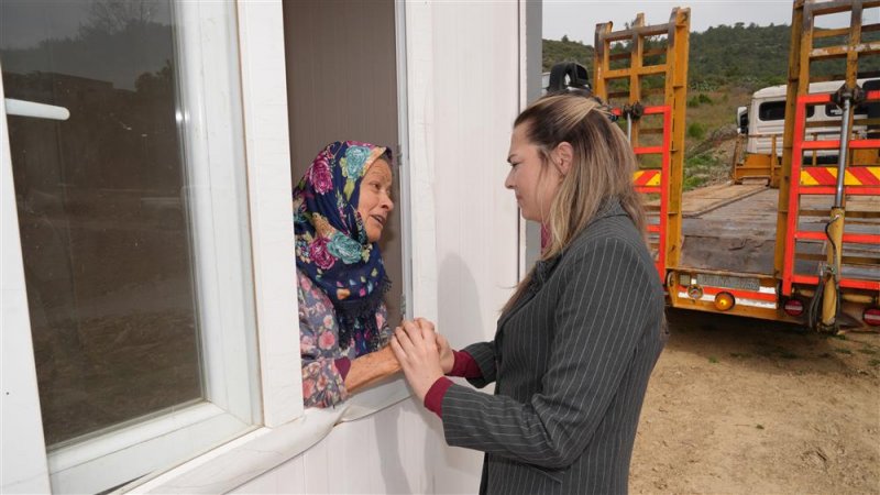 Alanya belediyesi’nden zor şartlarda yaşayan fatma teyze’ye konteyner ev