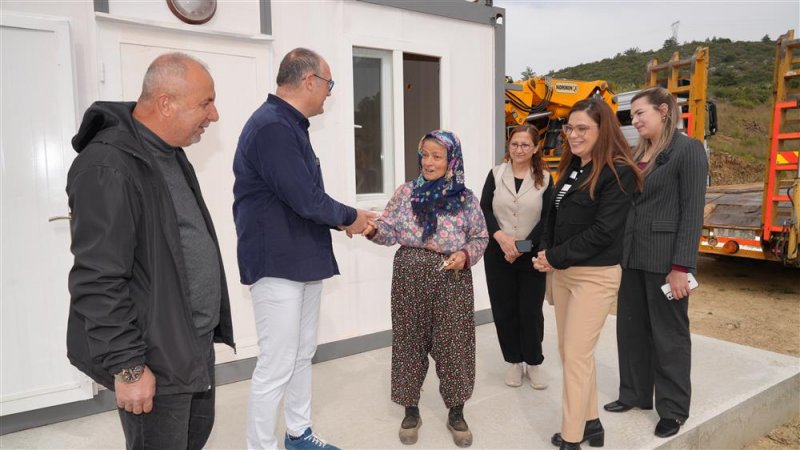 Alanya belediyesi’nden zor şartlarda yaşayan fatma teyze’ye konteyner ev