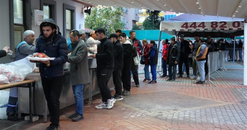 Alanya’da 3 noktada günlük 3 bin kişiye iftar sofrası