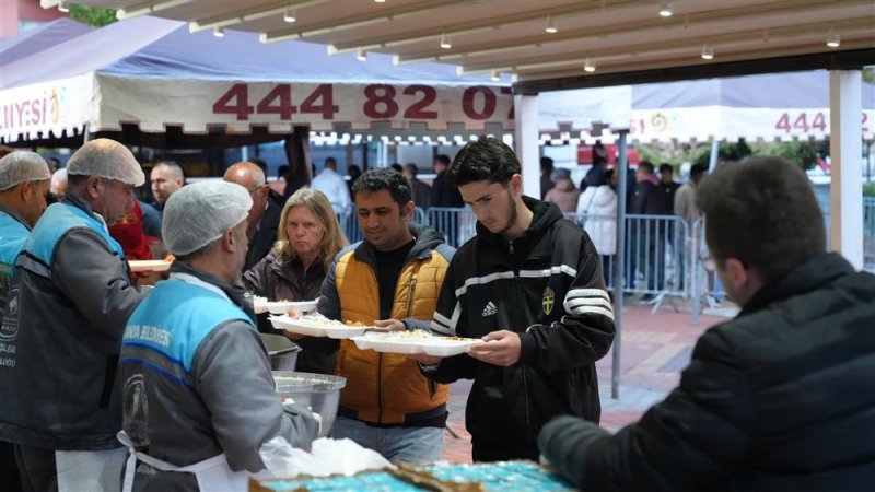 Alanya’da 3 noktada günlük 3 bin kişiye iftar sofrası