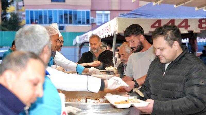 Alanya’da 3 noktada günlük 3 bin kişiye iftar sofrası