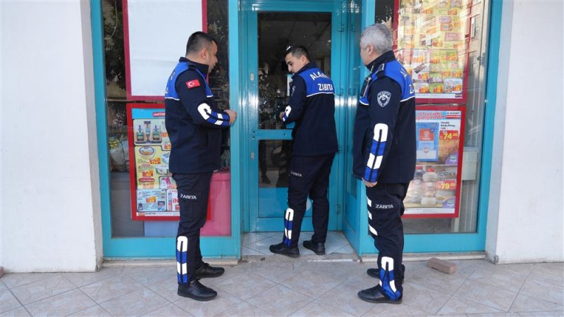 Alanya’da tarihi geçmiş bebek maması ve süt satan 2 zincir markete mühür