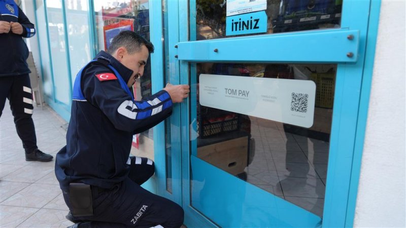 Alanya’da tarihi geçmiş bebek maması ve süt satan 2 zincir markete mühür
