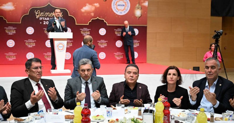 Başkan Muhittin Böcek Aesob’un Geleneksel Iftar Yemeğine Katıldı