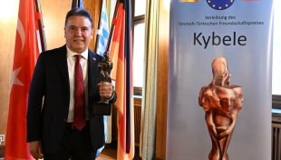 Başkan Muhittin Böcek “Kybele” Ödülünü Aldı
