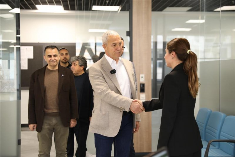 Başkan özçelik personelle bayramlaştı