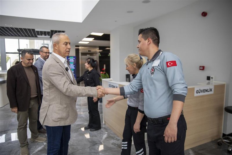 Başkan özçelik personelle bayramlaştı