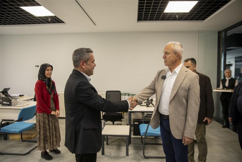 Başkan özçelik personelle bayramlaştı