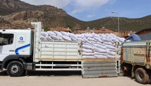 Büyükşehir’in Üreticilere Yem Desteği Sürüyor