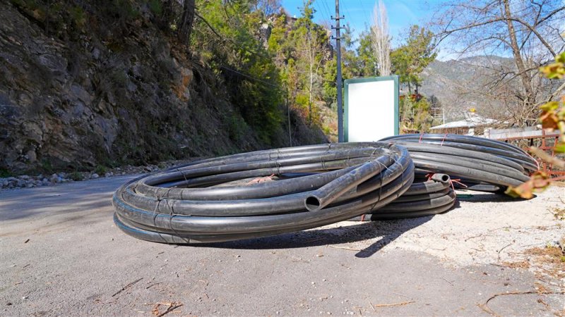 Dereköy’deki 40 yıllık boru hattını alanya belediyesi yeniliyor