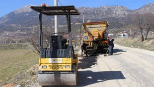 Elmalı’da Zarar Gören Ve Yıpranan Yollar Onarılıyor