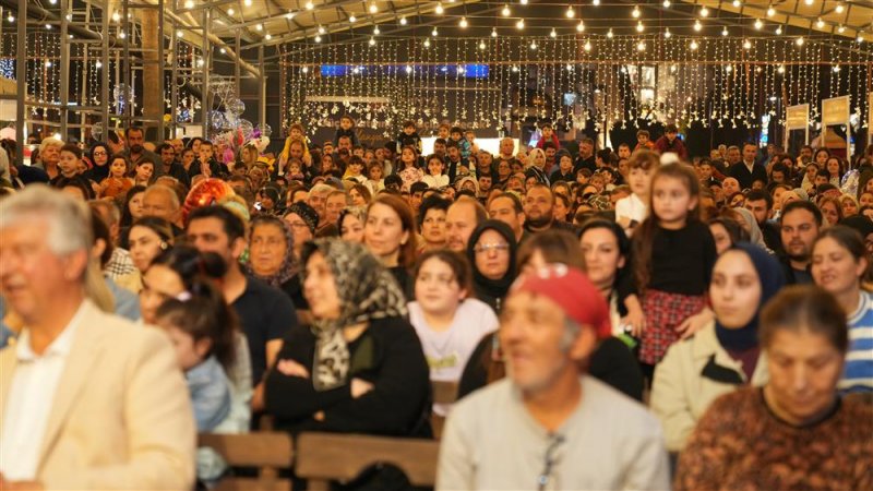 Halk müziğinin sevilen ismi bedia akartürk’ten türkü şöleni
