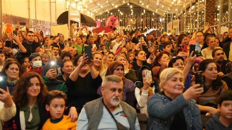 Halk müziğinin sevilen ismi bedia akartürk’ten türkü şöleni