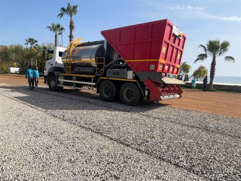 İncekum mahallesi’nde 6 bin metrekarelik otopark alanına asfalt