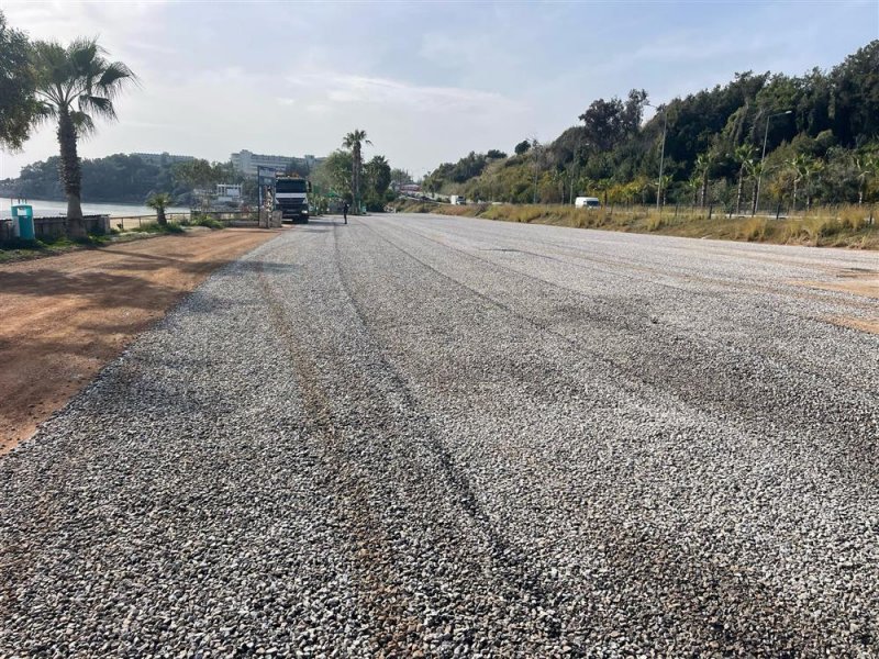 İncekum mahallesi’nde 6 bin metrekarelik otopark alanına asfalt