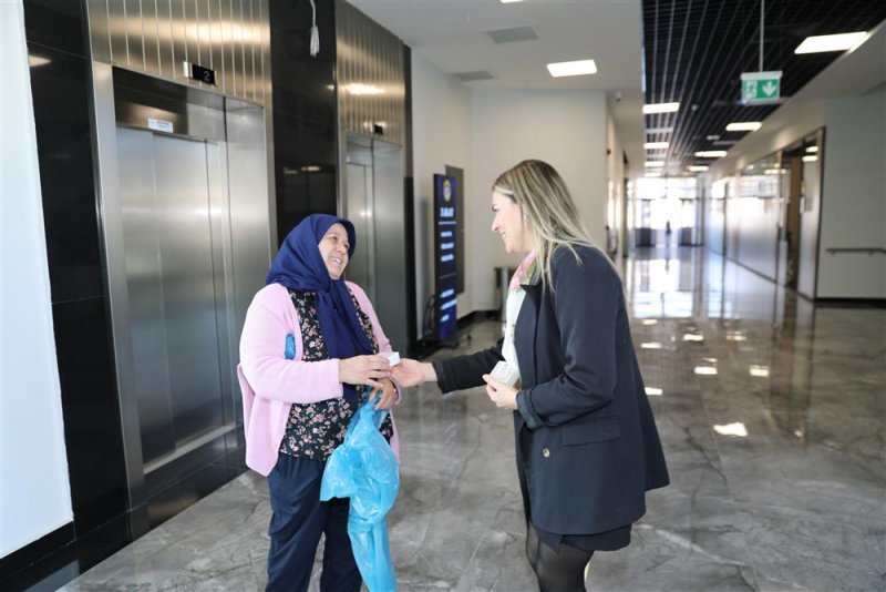 Kadın meclis üyelerinden anlamlı 8 mart kutlaması