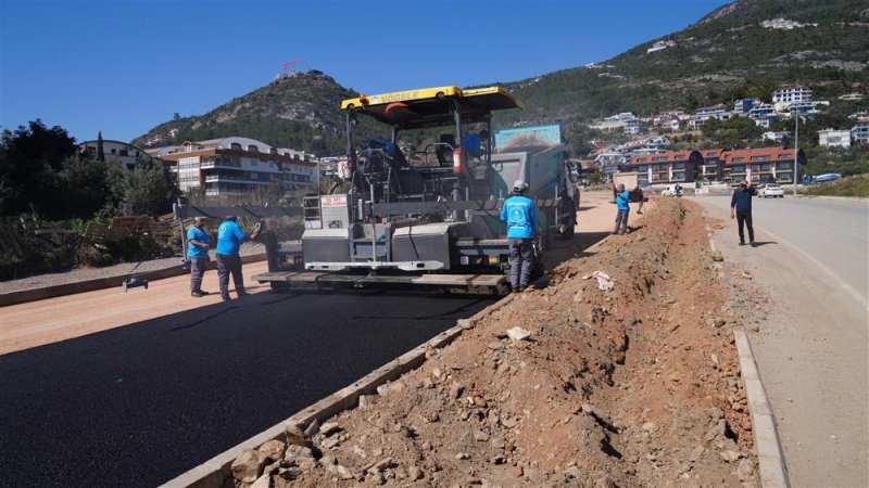 Mamadı yolu’nda çalışmalar çok yönlü sürüyor