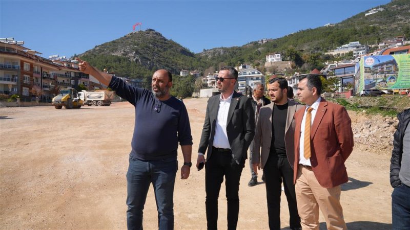 Mamadı yolu’nda çalışmalar çok yönlü sürüyor